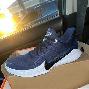 Kobe Bryant basketball shoes, mens 9/womens 10.5